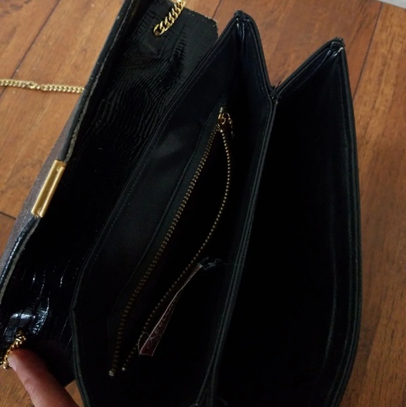 Vintage Black Embossed Leather shoulder bag - Picture 4 of 4